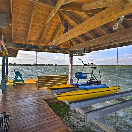 Waterfront Lake Placid Home With Dock And Fire Pit Bagian luar foto